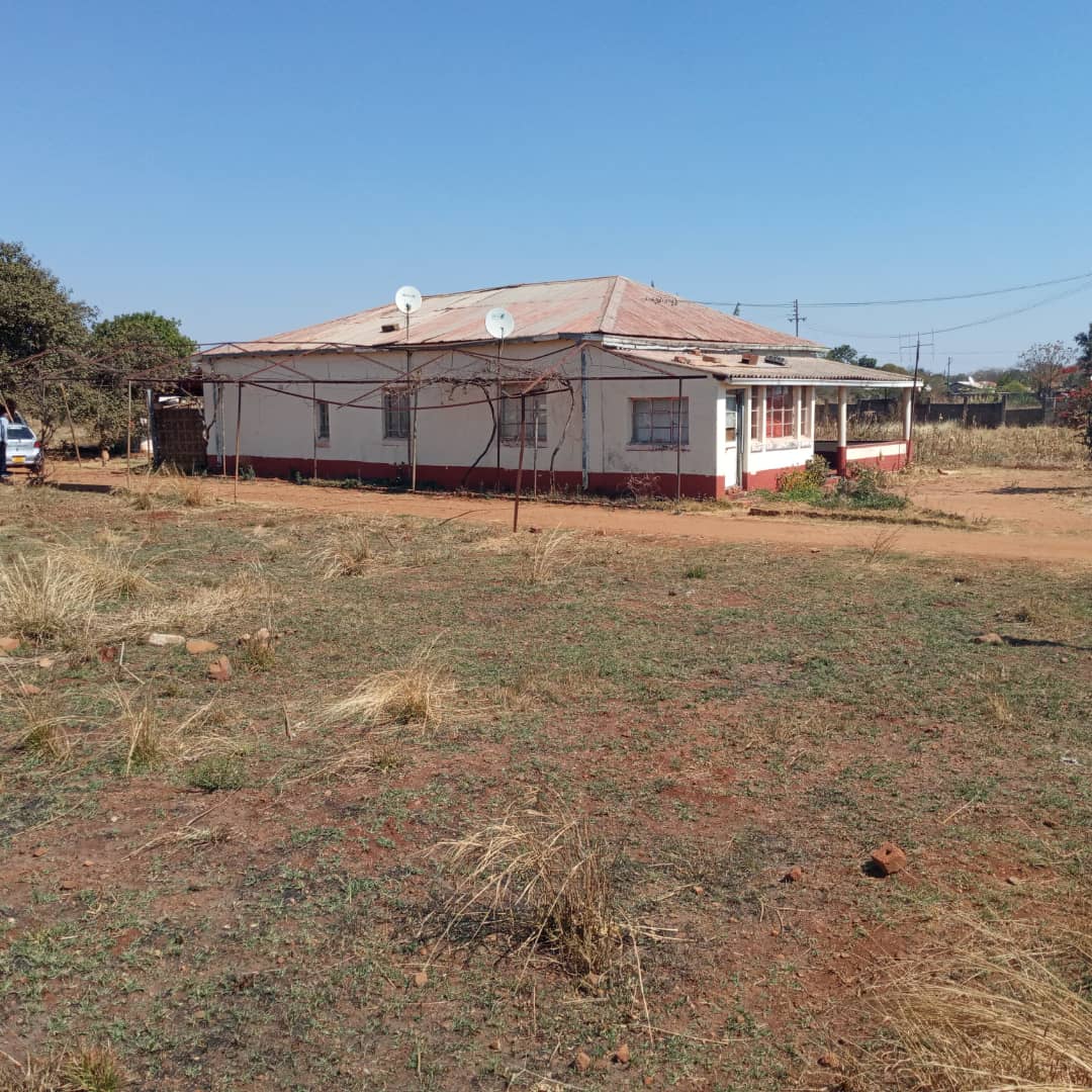 A 4 bedroom House On 1.5 Acre Stand For Sale – Kingsdale